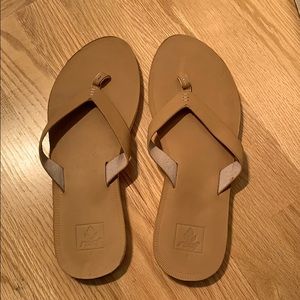 Barely worn tan brown size 9 women’s reef sandals